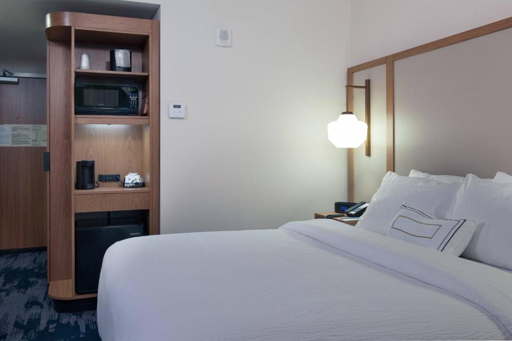 Guest Room, 1 King interior
