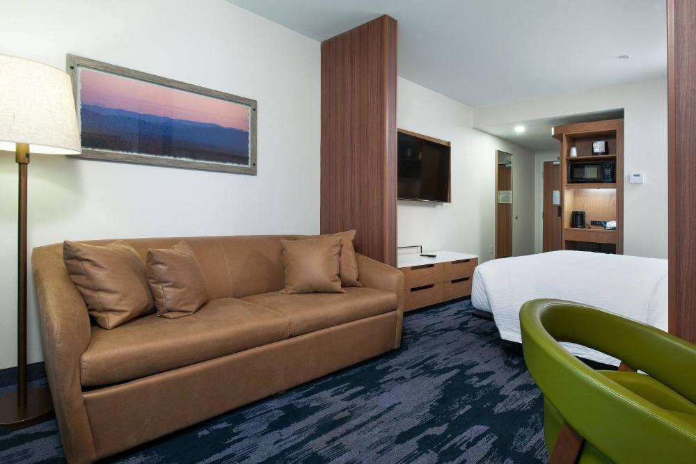 1 Bedroom Suite, 1 King, Sofa bed interior